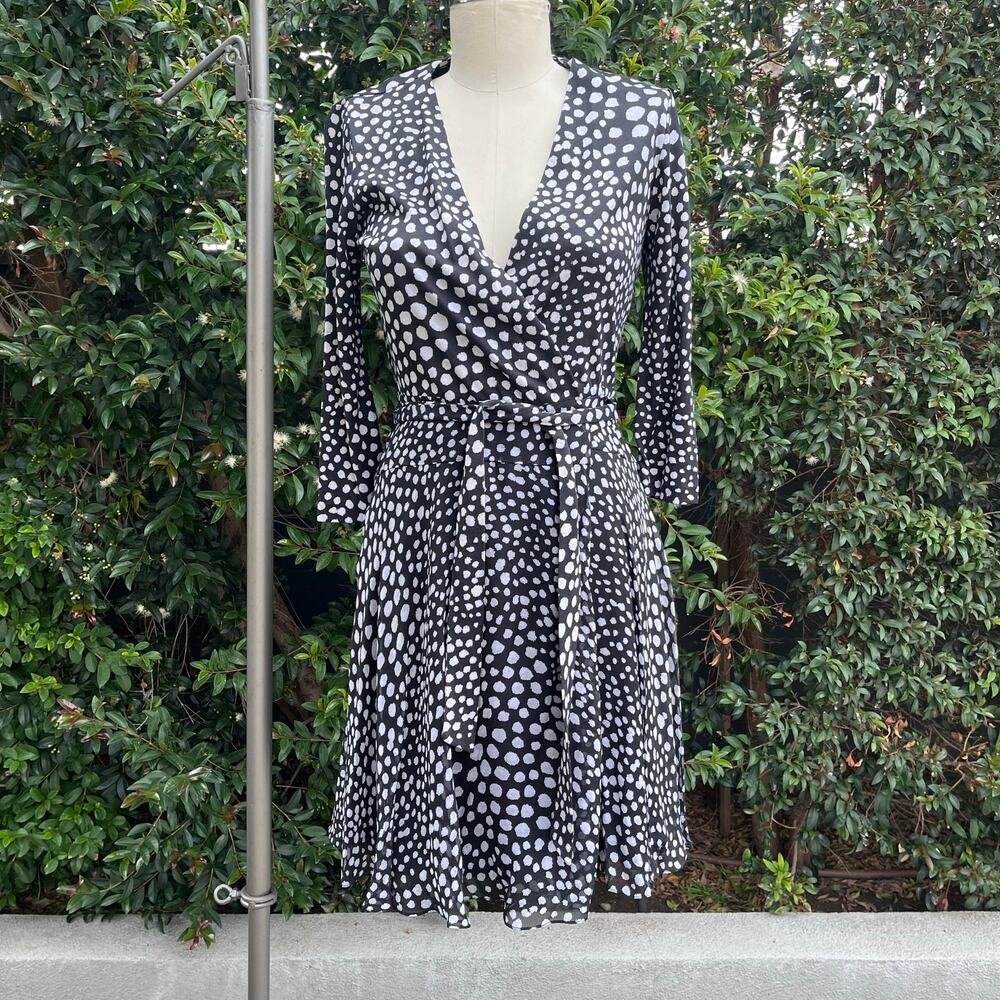 DVF Diane von Furstenberg Silk Wrap Dress Size 6 Black White Polka Dot